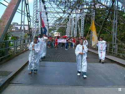 tt-procesion-29-mayo-2005-puente-.jpg